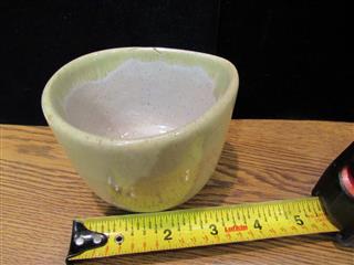 VINTAGE 1953 SIGNED E.DEUTSCH HUNGARIAN-AMERICAN ARTIS DISH W/SPOUT TAN/GRAY